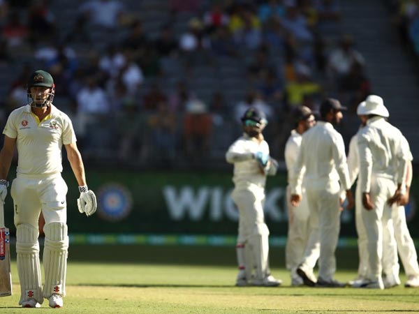 వరుస బంతుల్లో రెండు వికెట్లు తీసిన ఇషాంత్ 