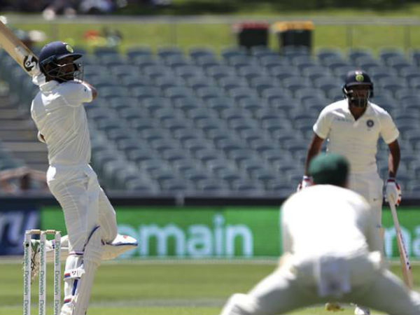 పేలవంగా ఆరంభించిన ఓపెనర్లు