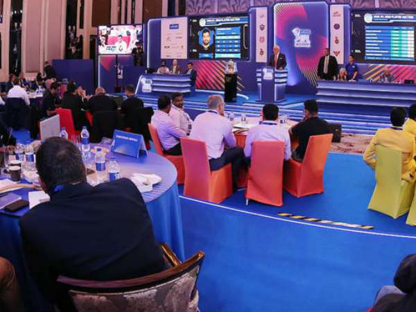 టీనేజ్ కుర్రాళ్లు ఈ వేలంలో విపరీతంగా