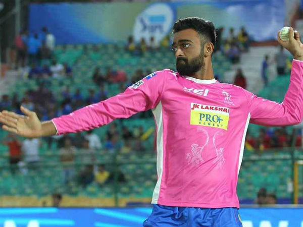 15 మ్యాచ్‌లాడి 11 వికెట్లు మాత్రమే