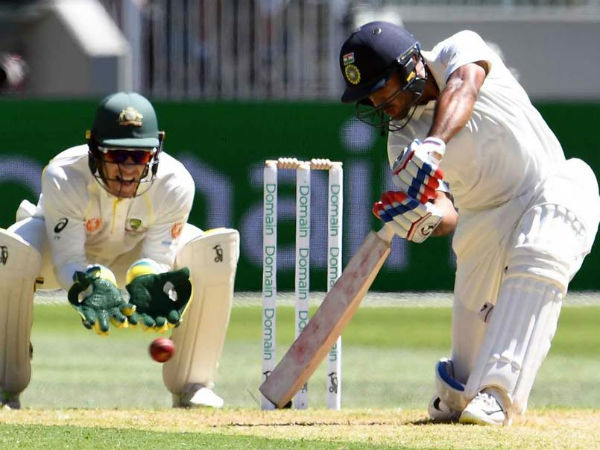 అరంగేట్రం టెస్టులో మయాంక్ హాఫ్ సెంచరీ