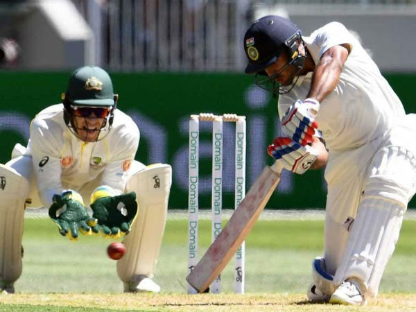 టెస్ట్ సిరీస్‌లో హాఫ్ సెంచరీ చేసిన మొదటి ఓపెనర్‌గా 