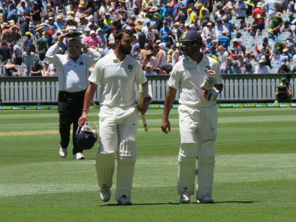 టీ విరామానికి ముందే మయాంక్ ఔట్