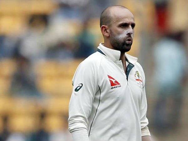  లయన్‌ ఏకాగ్రతకు భంగం కలిగించాలని 