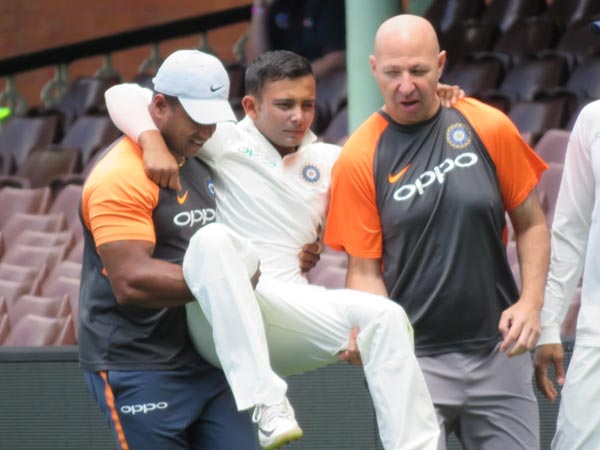 పృథ్వీ షా గాయంతో.. మురళీకి లైన్ క్లియర్