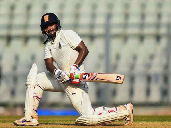 కాసేపటి వరకూ కాపాడిన రోహిత్-పంత్