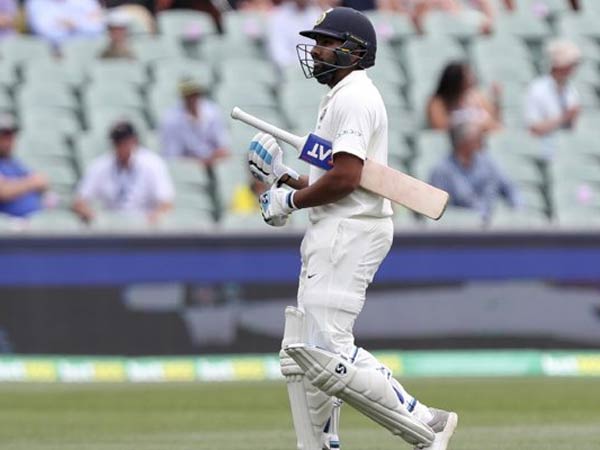 ఔటైన తీరుపై విమర్శల అసహనం ఔటైన తీరుపై విమర్శల అసహనం