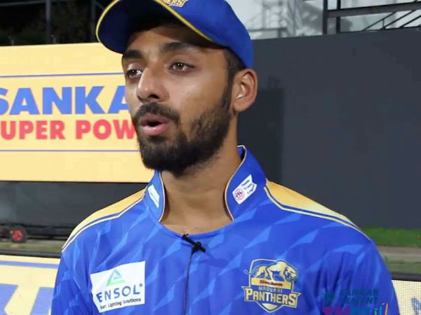 వరుణ్ చక్రవర్తితో కలిసి నెట్స్‌లో 