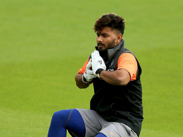 ఇద్దరు వికెట్‌కీపర్లు