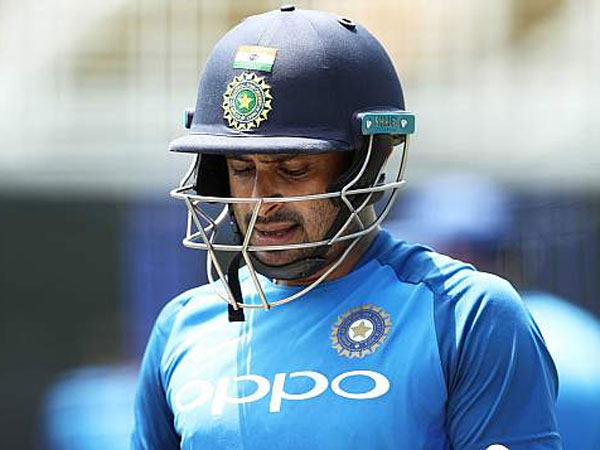 ఆరుగురు బ్యాట్స్‌మెన్ సింగిల్ డిజిట్‌కే