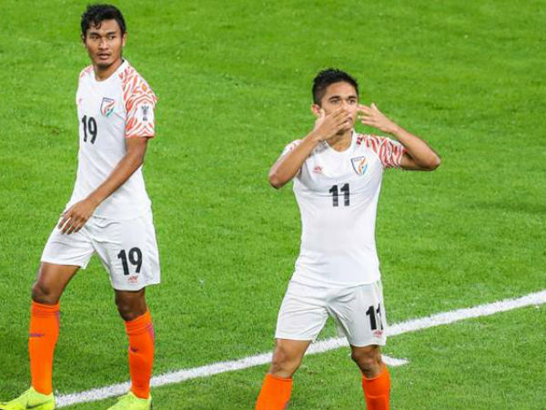  బంతి తగలడంతో భారత్‌కు పెనాల్టీ 