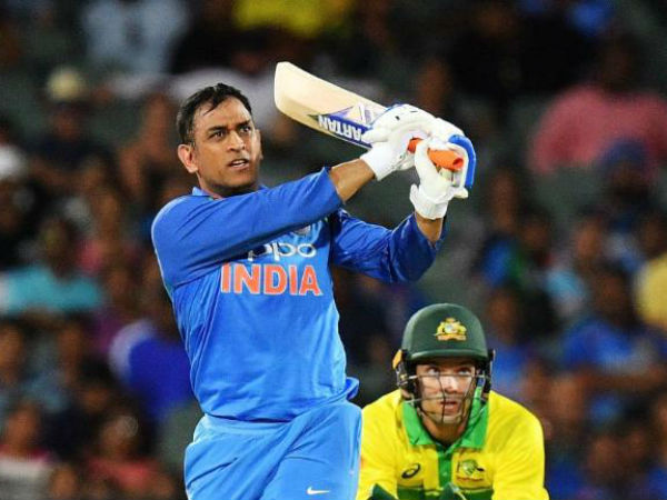 తనదైన శైలిలో విజృంభించిన ధోని