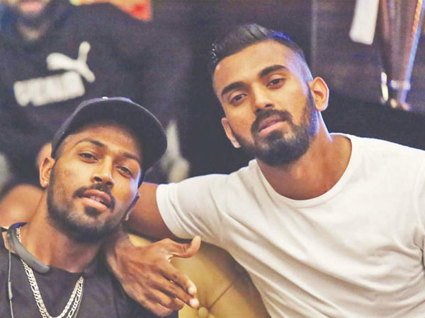 తన జేబులో కండోమ్‌ ప్యాకెట్ గురించి