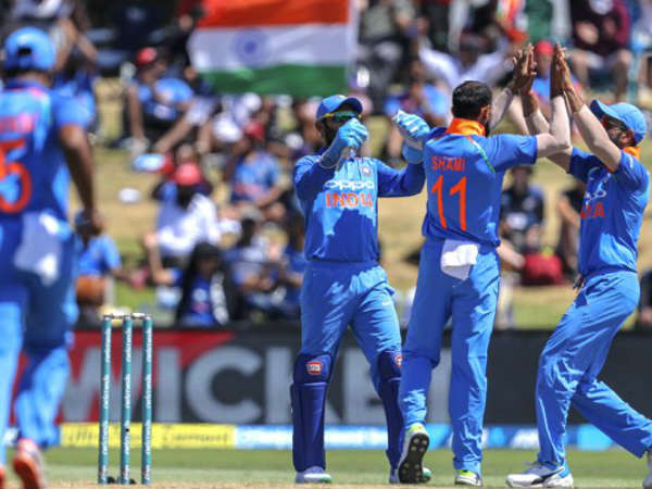 పాండ్యూ సూపర్ క్యాచ్