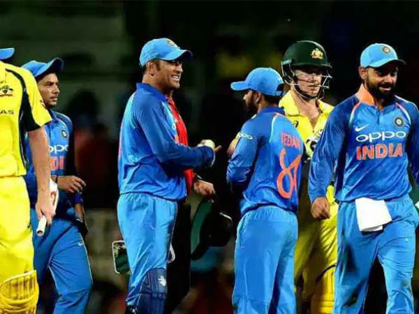 క్యాచ్ ఇచ్చి పెవిలియన్‌కు