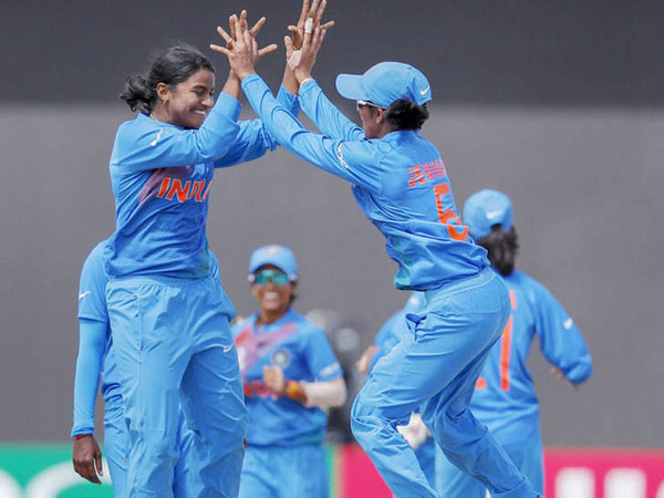 న్యూజిలాండ్‌కు పయనమైన భారత మహిళల జట్టు