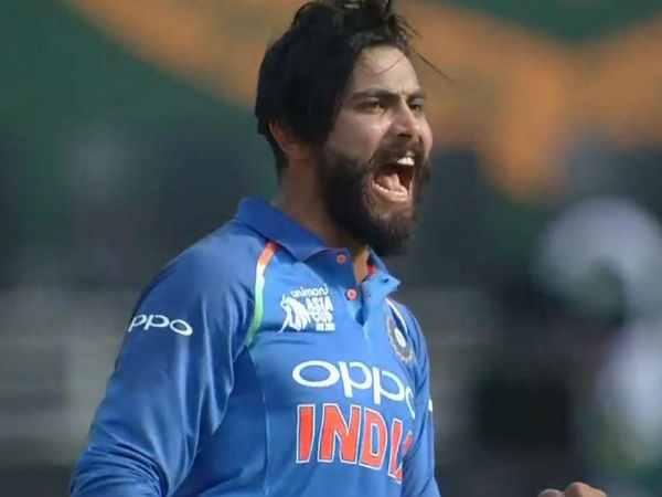 జడేజా మరో 10 పరుగులు చేస్తే జడేజా మరో 10 పరుగులు చేస్తే