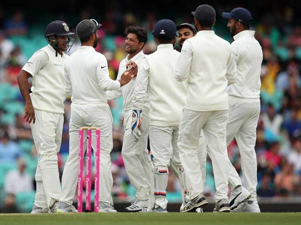 కుల్దీప్‌తో పాటు కోహ్లీ కూడా మైదానంలోనే