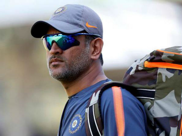 నిరాశపరుస్తున్న ధోనీ