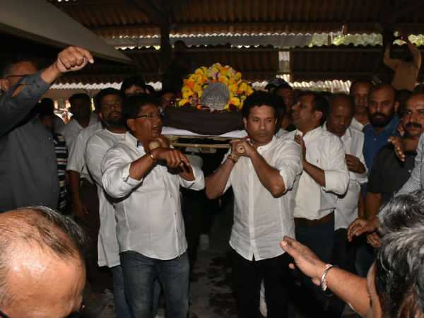 1932లో జన్మించిన అచ్రేకర్‌