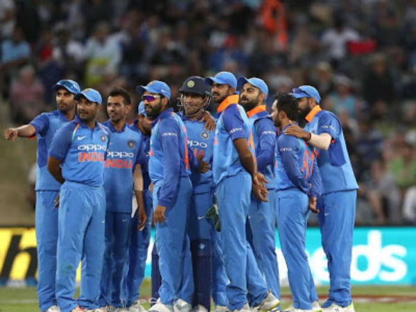 6 ఓవర్లు బౌలింగ్ చేసి ఒక వికెట్