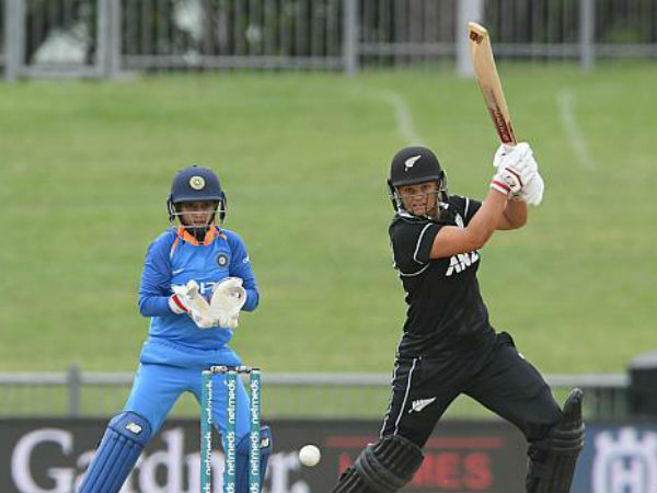 న్యూజిలాండ్ అలవోక విజయం