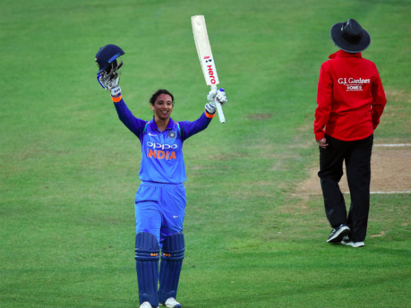 మంధానకు ‘ప్లేయర్‌ ఆఫ్‌ ది సిరీస్‌’ అవార్డు