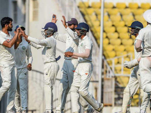 స్లిప్, సిల్లీ పాయింట్లలో ఫీల్డర్లను 