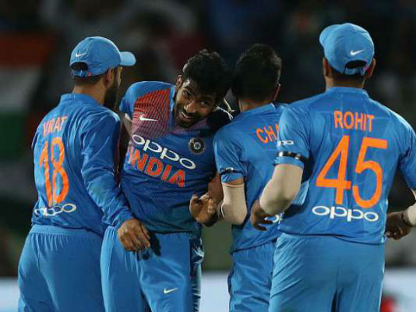 ఆసీస్ విజయానికి చివరి ఓవర్‌లో 14 పరుగులు