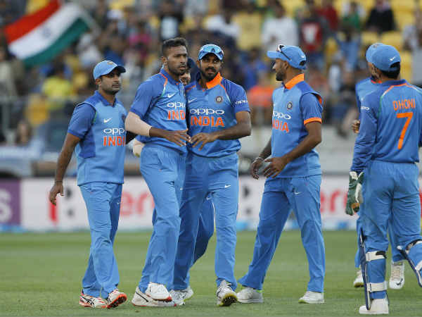 253 పరుగుల విజయ లక్ష్యంతో