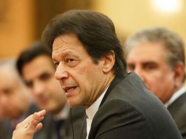 ఇమ్రాన్ ఖాన్ ఫోటోలు తొలగింపు