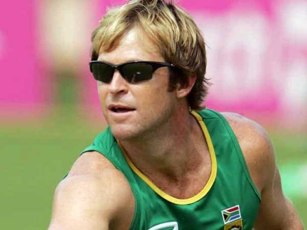 రైనాకు అగ్రస్థానాన్ని కట్టబెట్టిన జాంటీ రోడ్స్