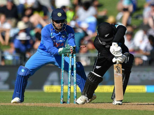 అగ్రస్థానంలో మార్క్ బౌచర్