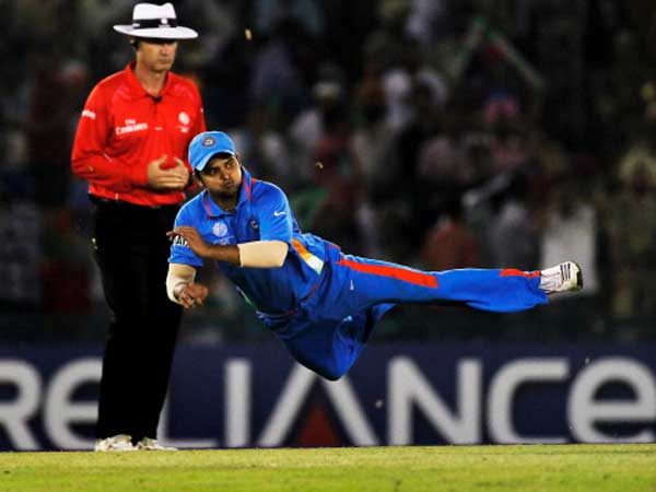 రైనా ఫీల్డింగ్‌ చూడముచ్చటగా ఉంటుంది