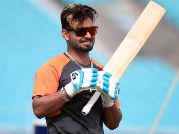 పంత్ సునాయాసంగా సిక్స్‌లు బాదగలడు