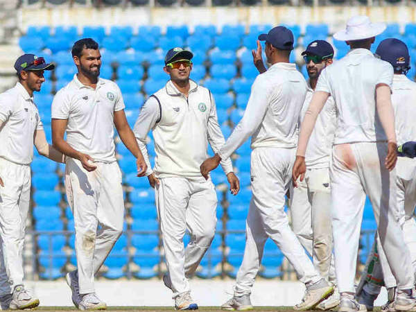 పరుగులేమీ చేయకుండా ఫజాల్‌ నిష్క్రమణ