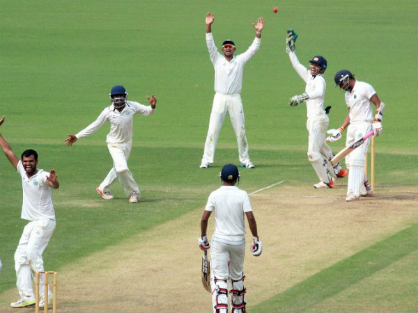 తొలి ఇన్నింగ్స్‌లో 425 పరుగులు