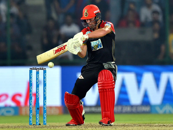 హార్దిక్ పాండ్యా బౌలింగ్‌లో వరుసగా 4, 6, 6 బాదిన డివిలియర్స్