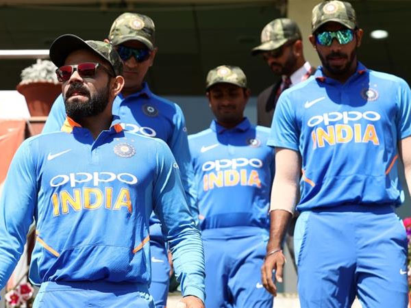 ఆర్మీ క్యాప్‌లు ధరించి మరీ భారత్ మ్యాచ్ ఆడింది