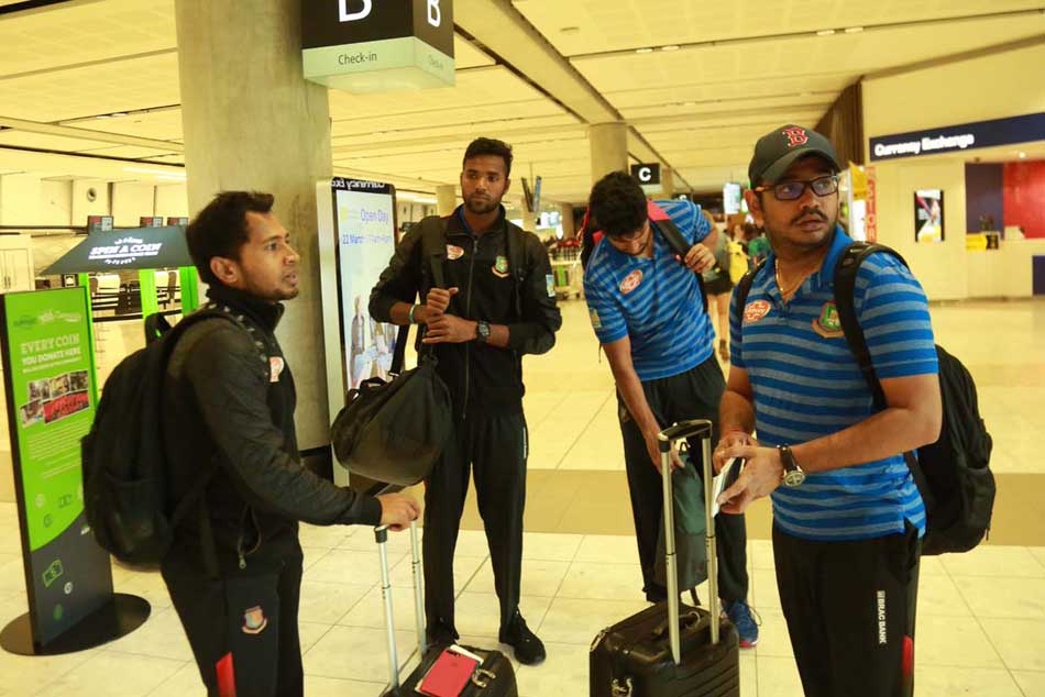 Bangladesh cricketers fly home from New Zealand Bangladesh cricketers fly home from New Zealand