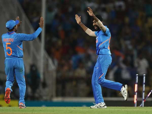 10 ఓవర్లు వేసి 29 పరుగులిచ్చిన బుమ్రా