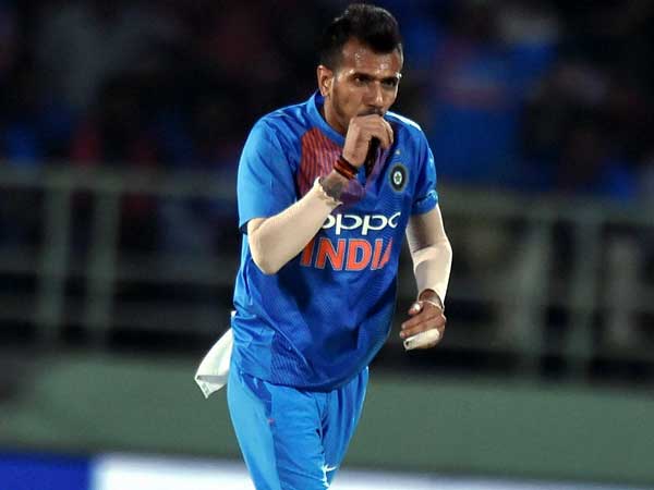 చాహల్ బౌలింగ్‌‌లో రెండు సిక్సులు బాదిన మాక్స్‌వెల్‌