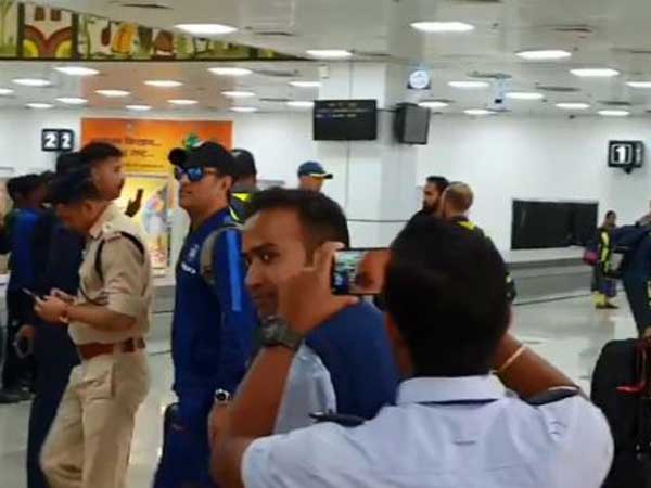 నార్త్‌స్టాండ్‌కు ధోనీ పేరు