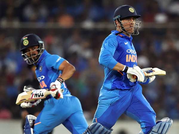 ధోని క్రీజులో ఉన్నంతసేపూ 