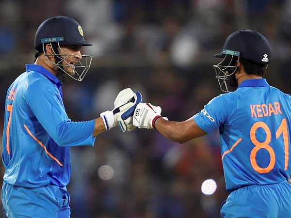 ధోనీని చూస్తే చాలు ఆత్మవిశ్వాసం