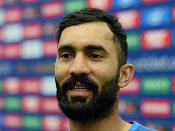 దినేశ్‌ కార్తీక్‌ ప్రస్తుత భారత వన్డే జట్టులో లేడు