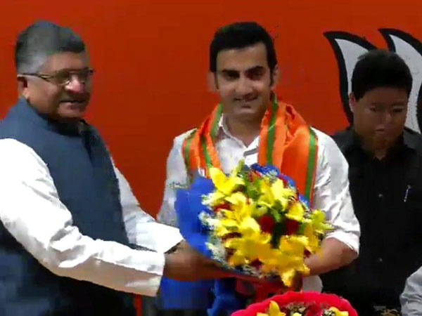 పదివేల పరుగులు చేసిన ఆటగాడు