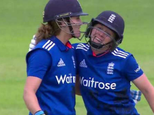 రాధా యాదవ్‌‌కు రెండు వికెట్లు