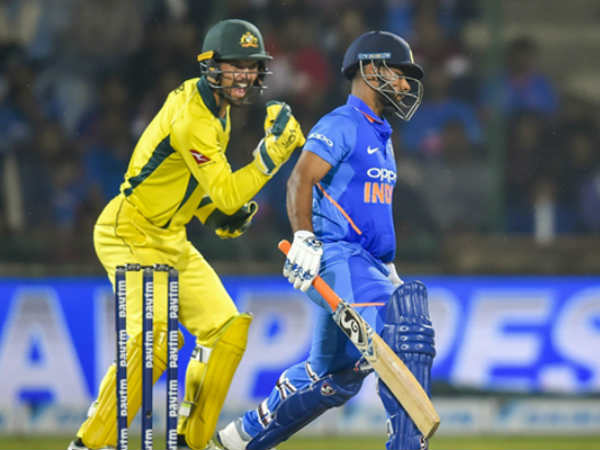 కీలక సమయంలో వికెట్లు కోల్పోయిన టీమిండియా