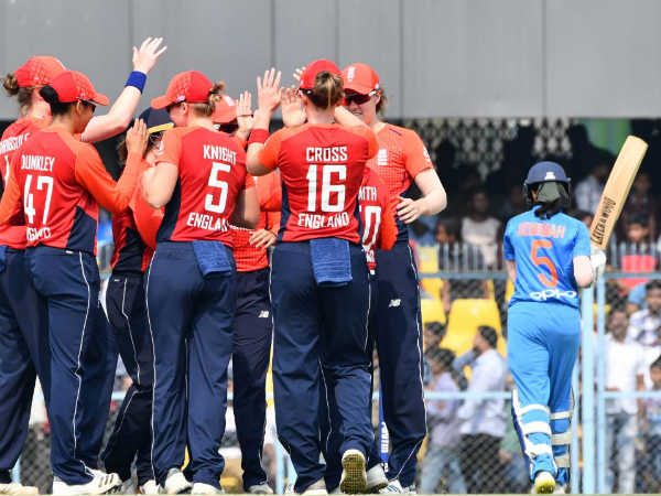 ఇంగ్లాండ్ బౌలింగ్ అద్భుతం